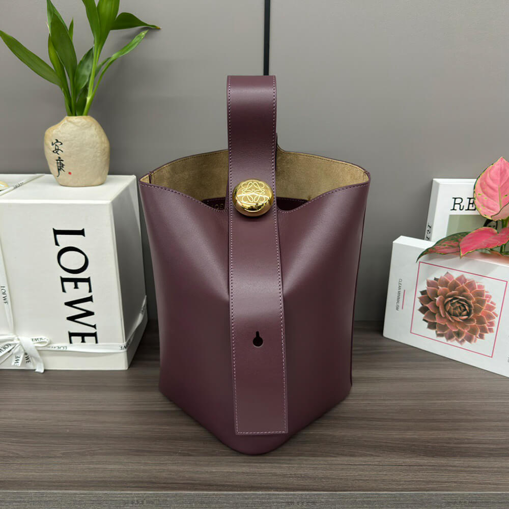 LOEWE Medium Pebble bucket in smooth calfskin(high-end grade)